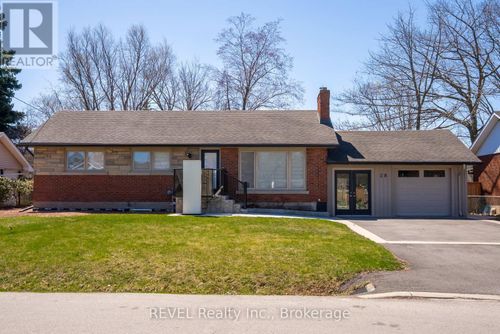 2-28 Dale Ave, Stoney Creek, ON, L8G3L9 | Card Image
