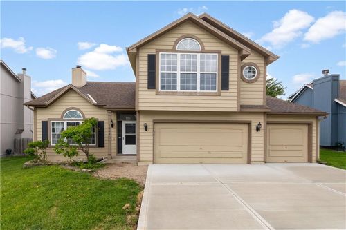 1544 Se 11th St, Lee's Summit, MO, 64081-3137 | Card Image