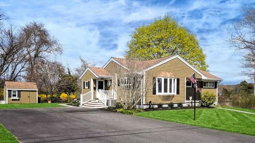 67 Montgomery Rd, Swansea, MA, 02777-3117 | Card Image