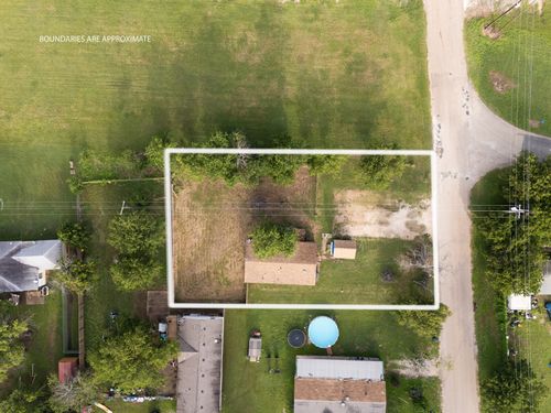 198 E 4th St, Crawford, TX, 76638-3007 | Card Image