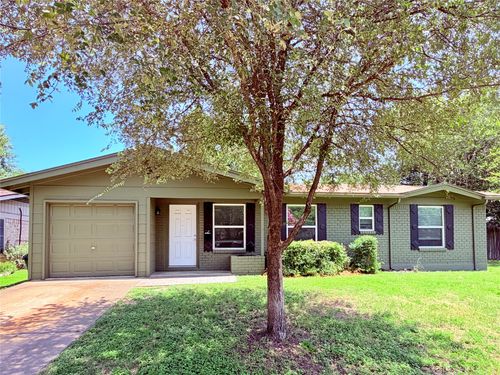 8701 Parkfield Dr, Austin, TX, 78758-7325 | Card Image