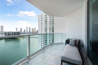 2204 - 3301 Ne 183rd St, Condo with 4 bedrooms, 4 bathrooms and null parking in Aventura FL | Image 3