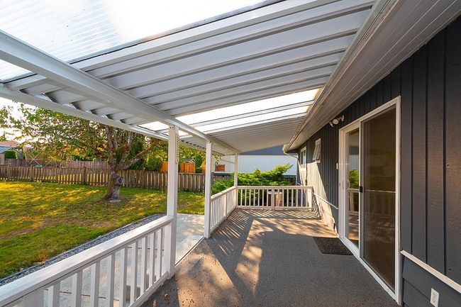 View of wooden terrace | Image 30