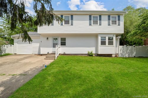 9 4th St, Nesconset, NY, 11767-2336 | Card Image