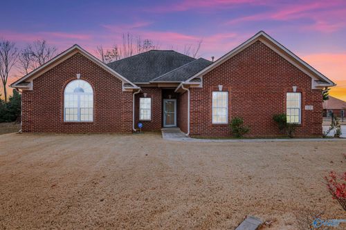 127 Danika Dr Nw, Huntsville, AL, 35806-4119 | Card Image