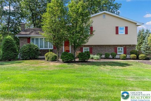 3546 Oak Ridge Dr, Slatington, PA, 18080-3245 | Card Image
