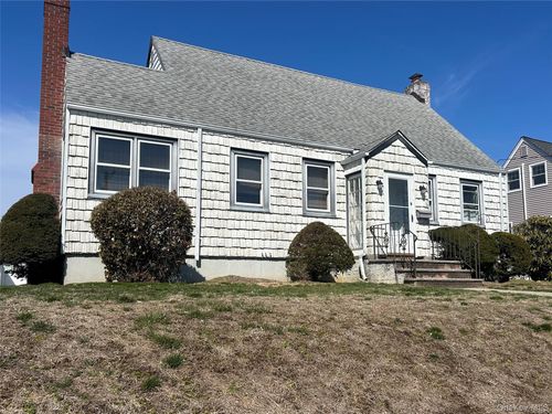 9 Hewlett Point Ave, East Rockaway, NY, 11518-2307 | Card Image