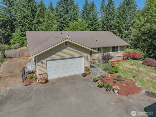 1853 Se Cashmere St, Port Orchard, WA, 98367-7849 | Card Image