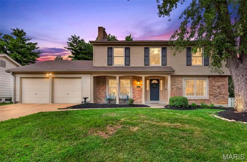 15571 Rose Gate Ln, Chesterfield, MO, 63017-7421 | Card Image