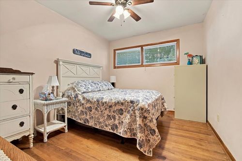 910 Warren St, Chenoa, IL, 61726-1261 | Card Image