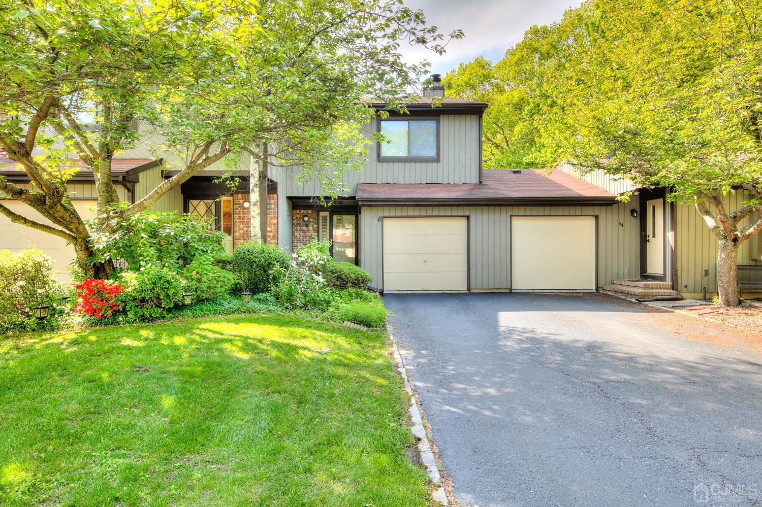 Laurie Ct, Matawan, NJ 07747