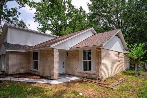 9214 Woodland Oaks Dr, Houston, TX, 77040-2717 | Card Image