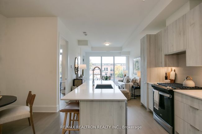 404 - 495 Logan Ave, Condo with 2 bedrooms, 2 bathrooms and 1 parking in Toronto ON | Image 5