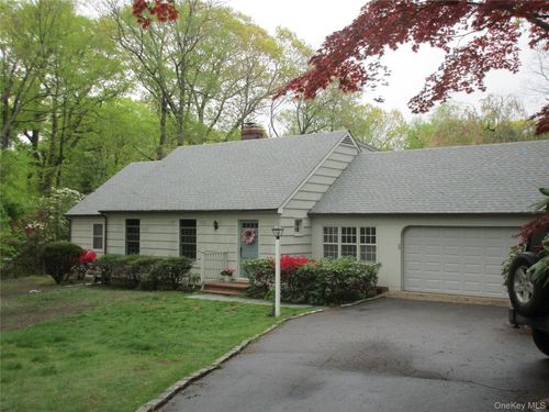 16 Brian Court, Huntington, NY, 11768 | Card Image