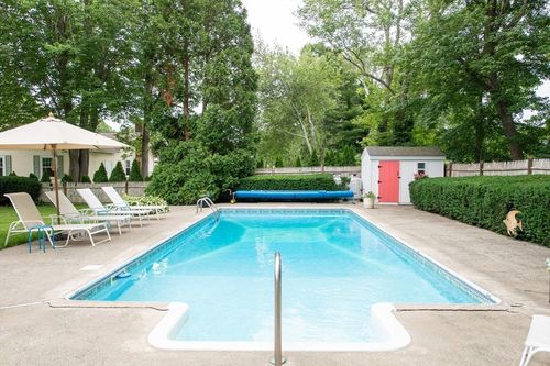 12 Brook Dr, Fairhaven, MA, 02719-5437 | Card Image