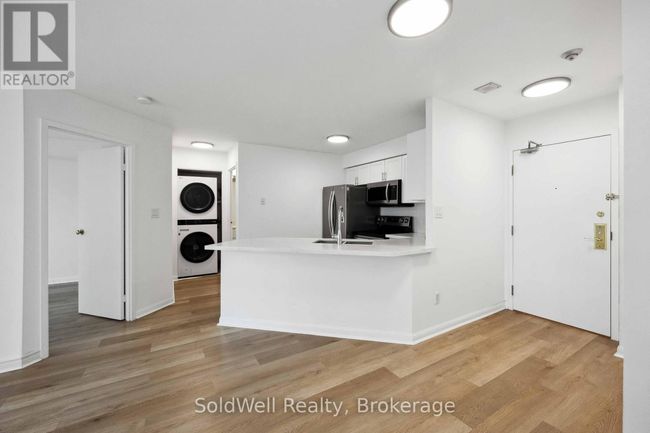 1802 - 25 Grenville St, Condo with 2 bedrooms, 1 bathrooms and null parking in Toronto ON | Image 17