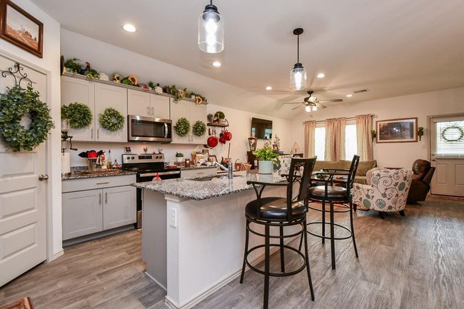 1237 Waterside Trce, House other with 4 bedrooms, 3 bathrooms and 2 parking in Sealy TX | Image 9