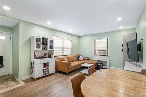 335a1-74-12 220th St, Oakland Gardens, NY, 11364-3039 | Card Image