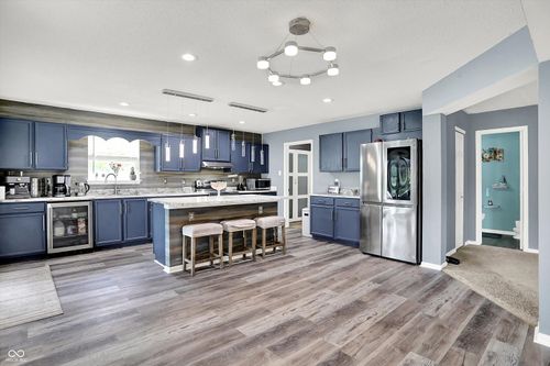 9001 Harrison Run Ct, Indianapolis, IN, 46256-1890 | Card Image