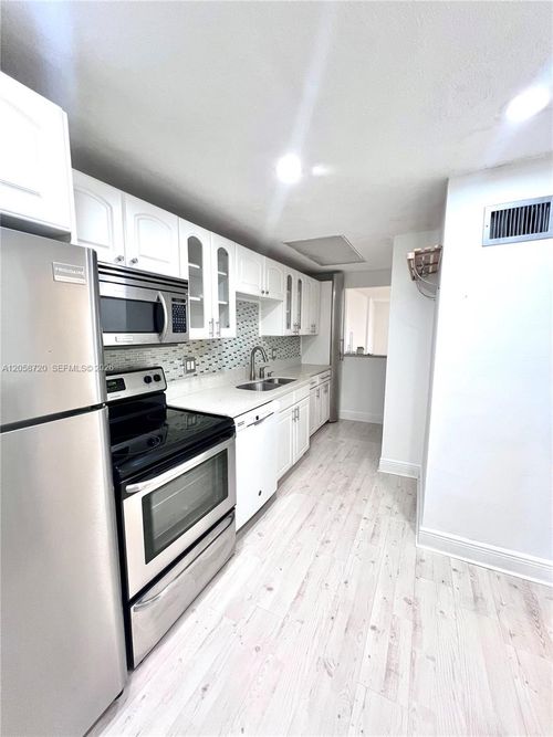 405-3660 Ne 166th St, North Miami Beach, FL, 33160-3860 | Card Image