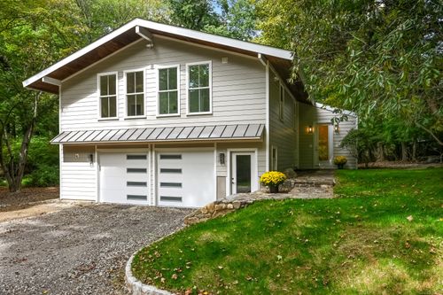 17 Clover Ln, Westport, CT, 06880-2626 | Card Image