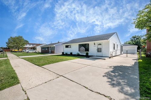 29416 Mcdonald St, Roseville, MI, 48066-2254 | Card Image