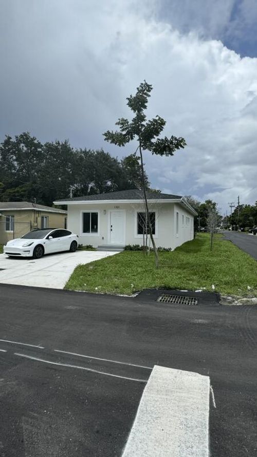 1701 Nw 9th St, Fort Lauderdale, FL, 33311-6919 | Card Image