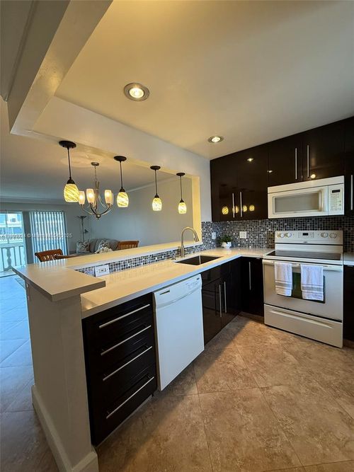 apt-503-218 Ne 12th Ave, Hallandale Beach, FL, 33009-4563 | Card Image