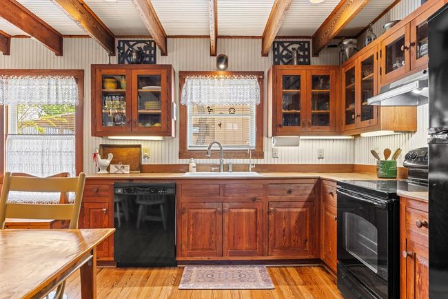 202 S Bowie St, Home with 5 bedrooms, 6 bathrooms and 1 parking in Fredericksburg TX | Image 12
