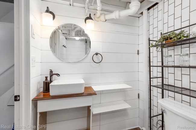 2368 Stanhope St, House other with 3 bedrooms, 2 bathrooms and null parking in Grosse Pointe Woods MI | Image 25