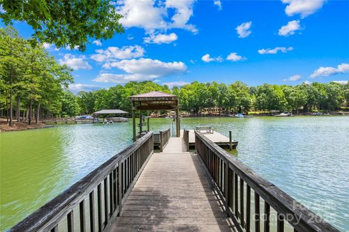 228 Wildwood Cove Dr, Mooresville, NC, 28117-6411 | Card Image