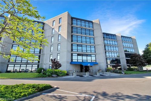 711 Lakeshore Dr, Port Clinton, OH, 43452-9307 | Card Image