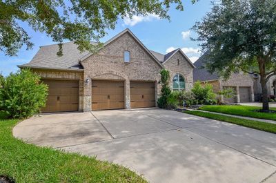 The huge driveway easily accommodates family and guest vehicles. | Image 2