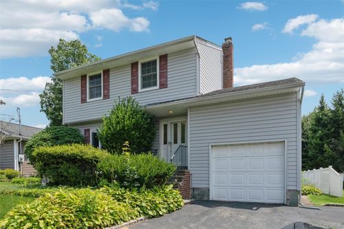 35 Sherman St, Huntington, NY, 11743-6132 | Card Image