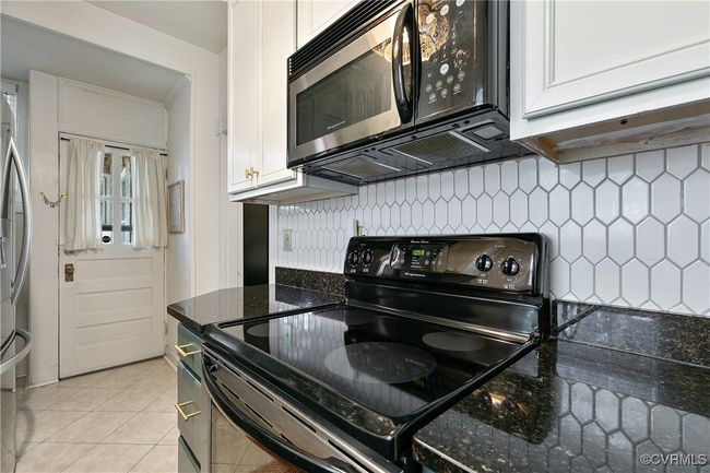 Kitchen facing back door | Image 17