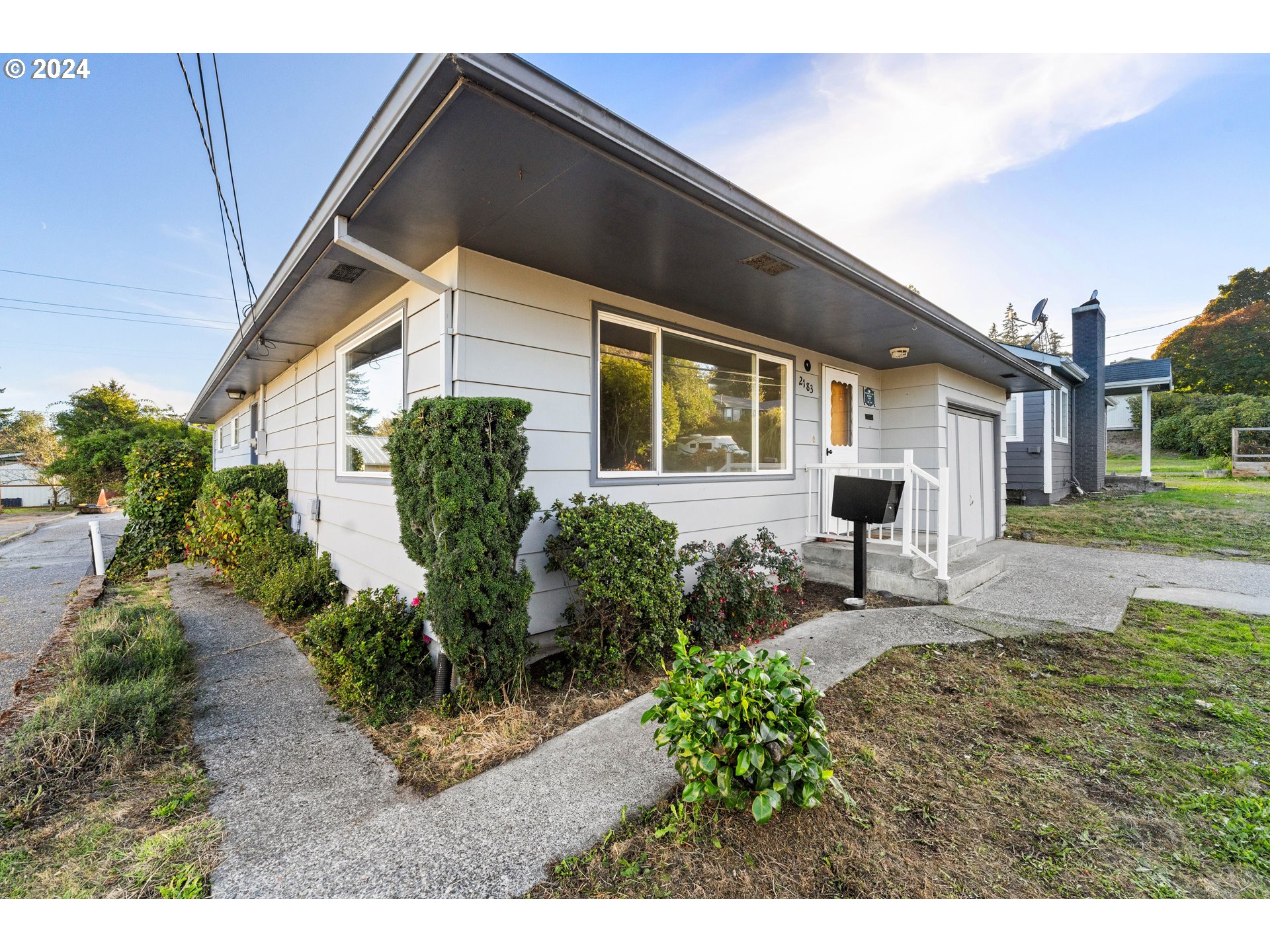 Lombard St, North Bend, OR 97459