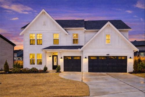 709 Michigan Cir, Hoschton, GA, 30548-5570 | Card Image
