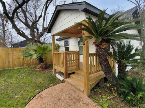 7415 El Paso St, Houston, TX, 77020-5512 | Card Image