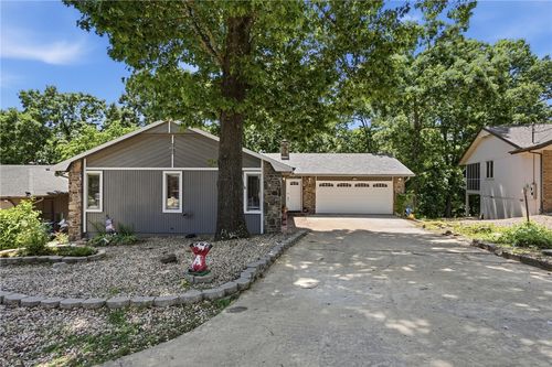 8 Cromer Dr, Bella Vista, AR, 72715-5318 | Card Image