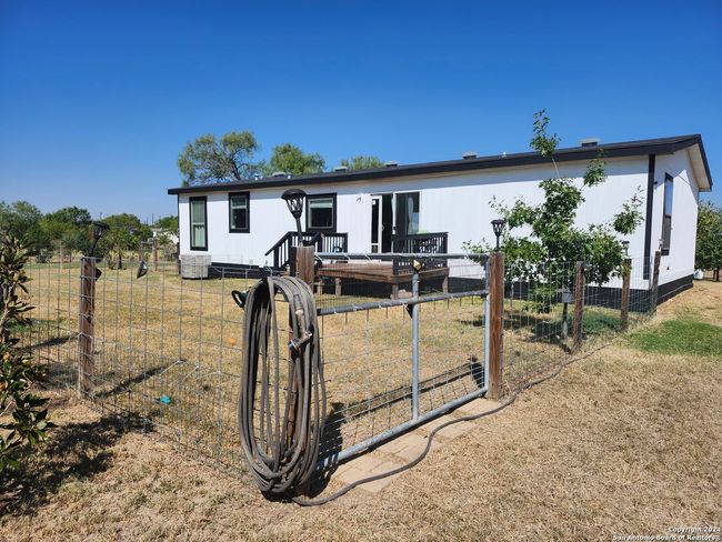 694 Las Palomas Dr, House other with 3 bedrooms, 2 bathrooms and null parking in Lytle TX | Image 21