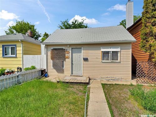 205 Av J S, Saskatoon, SK, S7M2A2 | Card Image