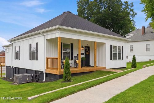 210 E 1st Ave, Lenoir City, TN, 37771-2924 | Card Image