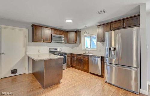 4044 Pepe Cir, Las Vegas, NV, 89121-1707 | Card Image