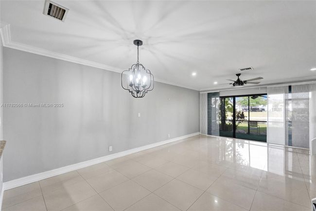 2407 - 3325 Carambola Cir S, Condo with 2 bedrooms, 3 bathrooms and null parking in Coconut Creek FL | Image 11