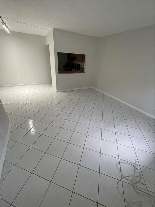 apt-104-10041 Winding Lake Rd, Sunrise, FL, 33351-5842 | Card Image