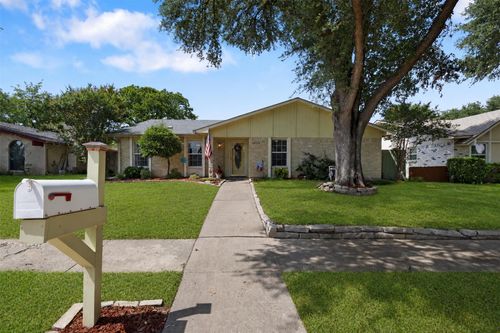 2825 Pinewood Dr, Garland, TX, 75044-5971 | Card Image