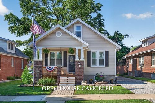 1512 13th St, Highland, IL, 62249-1940 | Card Image