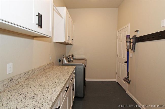 399344 1425 Dr, House other with 4 bedrooms, 3 bathrooms and null parking in Dewey OK | Image 32