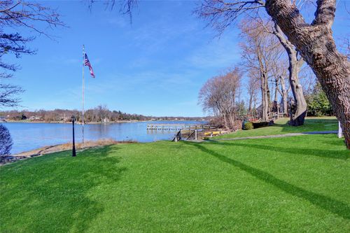 29 Dyke Rd, Setauket, NY, 11733-3052 | Card Image