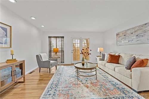 1105 Rue La Chelle Walk, Creve Coeur, MO, 63141-6207 | Card Image